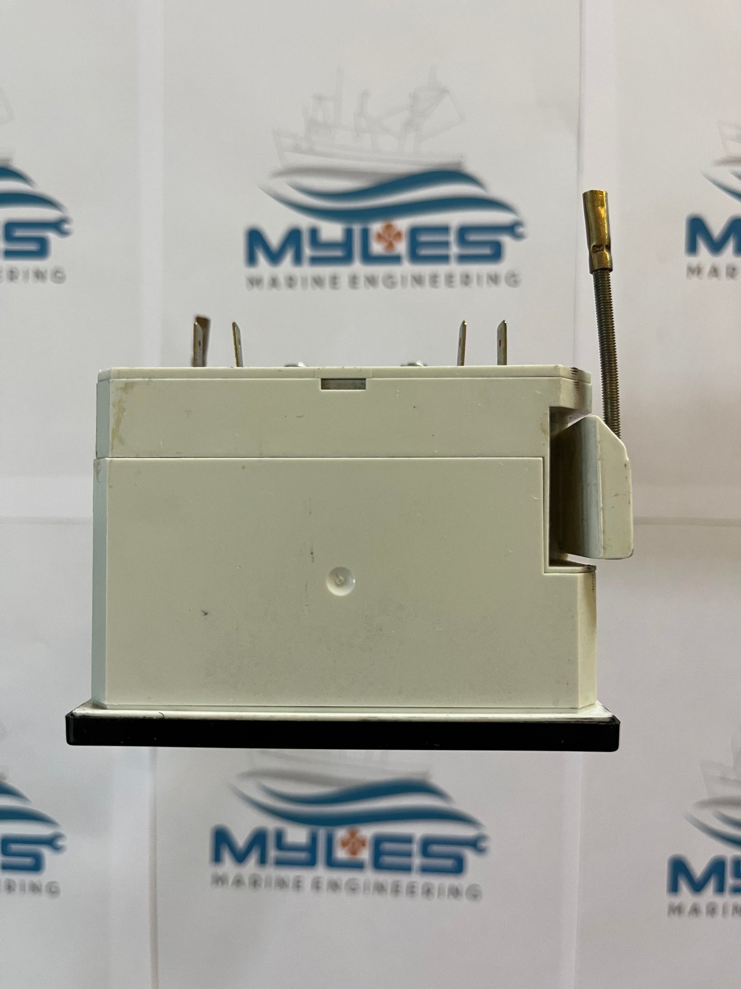 Pre owned - MTU TACHO EA 96X96.2 s | W S4 DW 0…,+/-+10 V;800 - 0 - 800 min-1 ; 0035365210 - Myles Marine Engineering