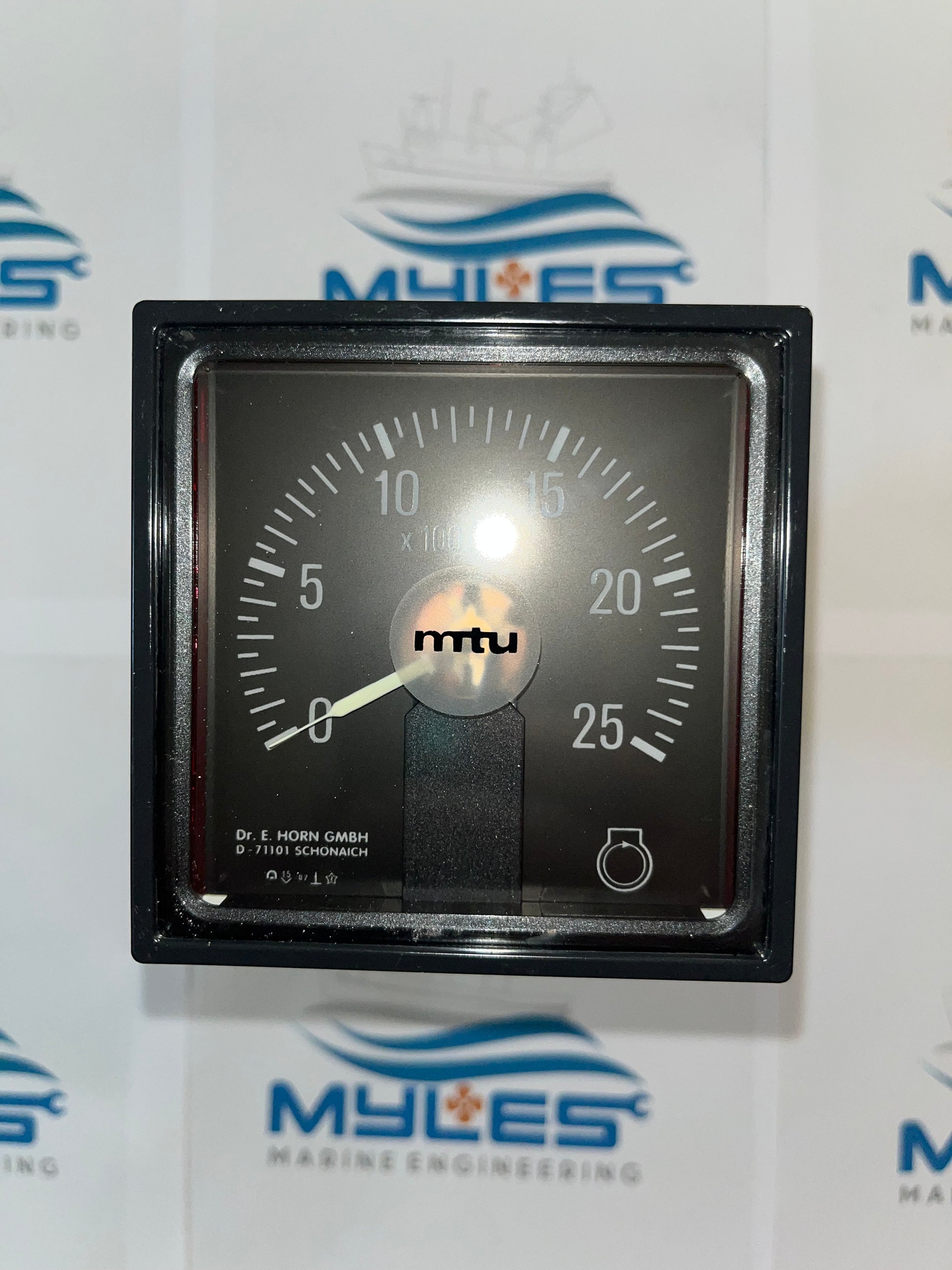 Pre owned - MTU TACHO EA 96X96.2 s | W S4 DW  0…+10 V;0-2500 min-1 ; 0035364710 - Myles Marine Engineering 